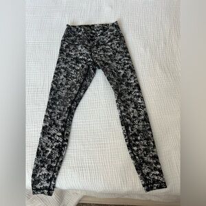 Lululemon Women's Black and Gray Patterned leggings